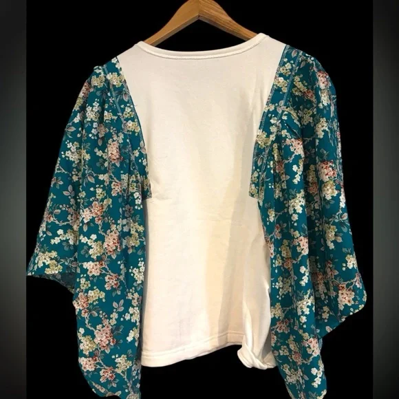 Oddi Floral Sleeve Top NWT - Picture 3 of 7